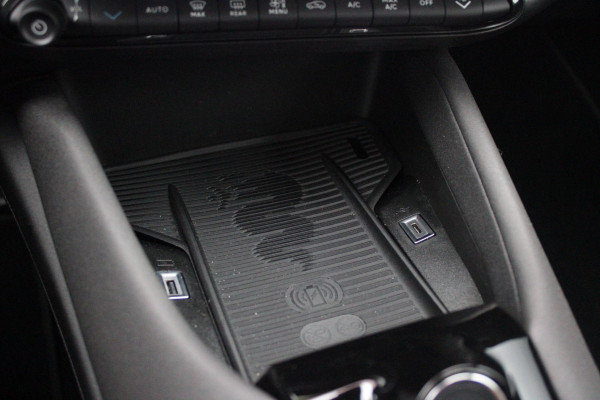 Alfa Romeo junior 1.2 145PK AUTOMAAT Hybrid IBRIDA SPECIALE | PANORAMA SCHUIF/KANTEL DAK | AFNEEMBARE TREKHAAK | TECHNO PACK: LED MATRIX KOPLAMPEN/AUTOMATISCH DIMMENDE BINNENSPIEGEL/DRAADLOZE TELEFOONLADER/ELEKTRISCH VERSTELBARE EN VERWARMBARE ZIJSPIEGELS MET DODEHOEK DETECTIE, ELEKTRISCH INKLAPBAAR/NAVIGATIE/HANDS-FREE ACHTERKLEP/KEYLESS ENTRY/USB TYPE C/ADAPTIVE CRUISE CONTROL MET LANE CENTERING EN FILE-ASSISTENT/ACHTERUITRIJ CAMERA MET DYNAMISCHE RIJLIJNEN/AUDIOSYSTEEM MET 6 SPEAKERS | PREMIUM PACK: "SPIGA" STOFFEN/ECOLEDER BEKLEDING MET RODE ACCENTEN - 6-VOUDIG ELEKTRISCH VERSTELBAR
