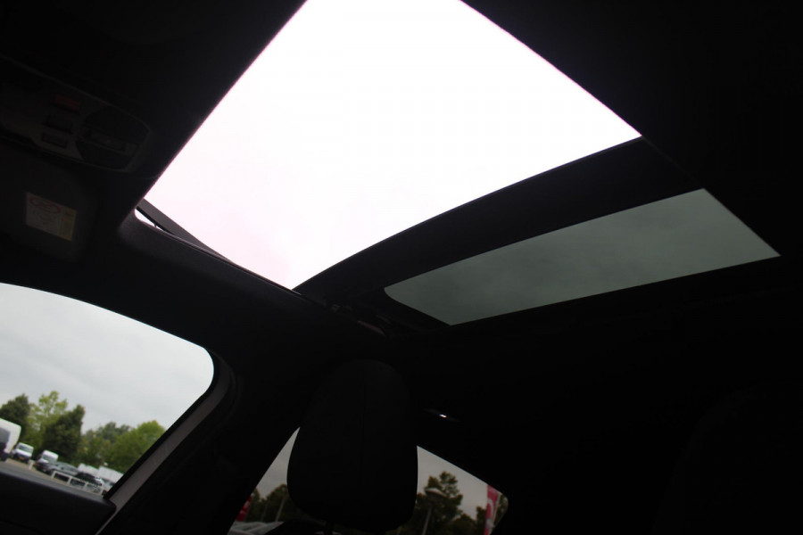 Alfa Romeo junior 1.2 145PK AUTOMAAT Hybrid IBRIDA SPECIALE | PANORAMA SCHUIF/KANTEL DAK | AFNEEMBARE TREKHAAK | TECHNO PACK: LED MATRIX KOPLAMPEN/AUTOMATISCH DIMMENDE BINNENSPIEGEL/DRAADLOZE TELEFOONLADER/ELEKTRISCH VERSTELBARE EN VERWARMBARE ZIJSPIEGELS MET DODEHOEK DETECTIE, ELEKTRISCH INKLAPBAAR/NAVIGATIE/HANDS-FREE ACHTERKLEP/KEYLESS ENTRY/USB TYPE C/ADAPTIVE CRUISE CONTROL MET LANE CENTERING EN FILE-ASSISTENT/ACHTERUITRIJ CAMERA MET DYNAMISCHE RIJLIJNEN/AUDIOSYSTEEM MET 6 SPEAKERS | PREMIUM PACK: "SPIGA" STOFFEN/ECOLEDER BEKLEDING MET RODE ACCENTEN - 6-VOUDIG ELEKTRISCH VERSTELBAR