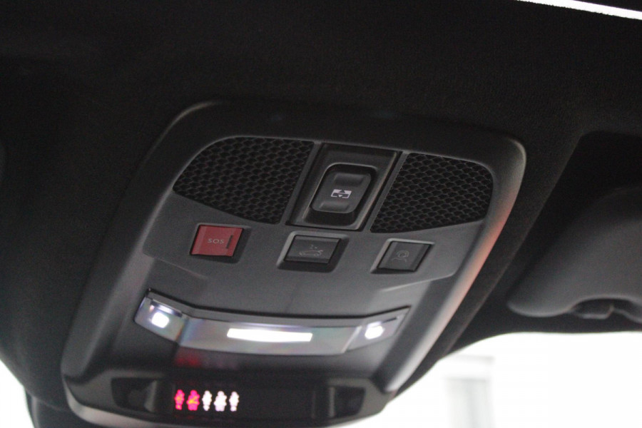 Alfa Romeo junior 1.2 145PK AUTOMAAT Hybrid IBRIDA SPECIALE | PANORAMA SCHUIF/KANTEL DAK | AFNEEMBARE TREKHAAK | TECHNO PACK: LED MATRIX KOPLAMPEN/AUTOMATISCH DIMMENDE BINNENSPIEGEL/DRAADLOZE TELEFOONLADER/ELEKTRISCH VERSTELBARE EN VERWARMBARE ZIJSPIEGELS MET DODEHOEK DETECTIE, ELEKTRISCH INKLAPBAAR/NAVIGATIE/HANDS-FREE ACHTERKLEP/KEYLESS ENTRY/USB TYPE C/ADAPTIVE CRUISE CONTROL MET LANE CENTERING EN FILE-ASSISTENT/ACHTERUITRIJ CAMERA MET DYNAMISCHE RIJLIJNEN/AUDIOSYSTEEM MET 6 SPEAKERS | PREMIUM PACK: "SPIGA" STOFFEN/ECOLEDER BEKLEDING MET RODE ACCENTEN - 6-VOUDIG ELEKTRISCH VERSTELBAR