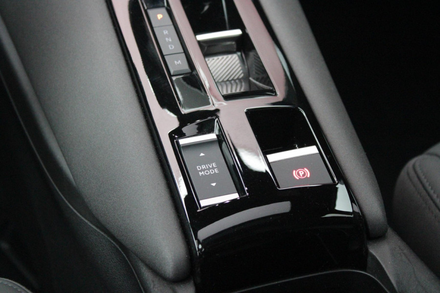 Alfa Romeo junior 1.2 145PK AUTOMAAT Hybrid IBRIDA SPECIALE | PANORAMA SCHUIF/KANTEL DAK | AFNEEMBARE TREKHAAK | TECHNO PACK: LED MATRIX KOPLAMPEN/AUTOMATISCH DIMMENDE BINNENSPIEGEL/DRAADLOZE TELEFOONLADER/ELEKTRISCH VERSTELBARE EN VERWARMBARE ZIJSPIEGELS MET DODEHOEK DETECTIE, ELEKTRISCH INKLAPBAAR/NAVIGATIE/HANDS-FREE ACHTERKLEP/KEYLESS ENTRY/USB TYPE C/ADAPTIVE CRUISE CONTROL MET LANE CENTERING EN FILE-ASSISTENT/ACHTERUITRIJ CAMERA MET DYNAMISCHE RIJLIJNEN/AUDIOSYSTEEM MET 6 SPEAKERS | PREMIUM PACK: "SPIGA" STOFFEN/ECOLEDER BEKLEDING MET RODE ACCENTEN - 6-VOUDIG ELEKTRISCH VERSTELBAR