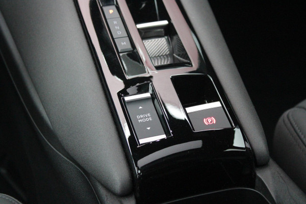 Alfa Romeo junior 1.2 145PK AUTOMAAT Hybrid IBRIDA SPECIALE | PANORAMA SCHUIF/KANTEL DAK | AFNEEMBARE TREKHAAK | TECHNO PACK: LED MATRIX KOPLAMPEN/AUTOMATISCH DIMMENDE BINNENSPIEGEL/DRAADLOZE TELEFOONLADER/ELEKTRISCH VERSTELBARE EN VERWARMBARE ZIJSPIEGELS MET DODEHOEK DETECTIE, ELEKTRISCH INKLAPBAAR/NAVIGATIE/HANDS-FREE ACHTERKLEP/KEYLESS ENTRY/USB TYPE C/ADAPTIVE CRUISE CONTROL MET LANE CENTERING EN FILE-ASSISTENT/ACHTERUITRIJ CAMERA MET DYNAMISCHE RIJLIJNEN/AUDIOSYSTEEM MET 6 SPEAKERS | PREMIUM PACK: "SPIGA" STOFFEN/ECOLEDER BEKLEDING MET RODE ACCENTEN - 6-VOUDIG ELEKTRISCH VERSTELBAR