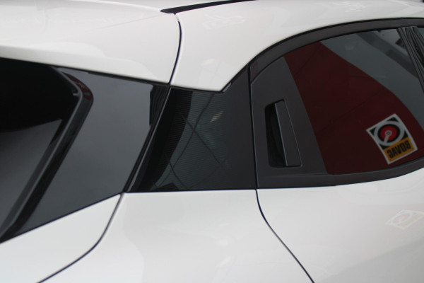 Alfa Romeo junior 1.2 145PK AUTOMAAT Hybrid IBRIDA SPECIALE | PANORAMA SCHUIF/KANTEL DAK | AFNEEMBARE TREKHAAK | TECHNO PACK: LED MATRIX KOPLAMPEN/AUTOMATISCH DIMMENDE BINNENSPIEGEL/DRAADLOZE TELEFOONLADER/ELEKTRISCH VERSTELBARE EN VERWARMBARE ZIJSPIEGELS MET DODEHOEK DETECTIE, ELEKTRISCH INKLAPBAAR/NAVIGATIE/HANDS-FREE ACHTERKLEP/KEYLESS ENTRY/USB TYPE C/ADAPTIVE CRUISE CONTROL MET LANE CENTERING EN FILE-ASSISTENT/ACHTERUITRIJ CAMERA MET DYNAMISCHE RIJLIJNEN/AUDIOSYSTEEM MET 6 SPEAKERS | PREMIUM PACK: "SPIGA" STOFFEN/ECOLEDER BEKLEDING MET RODE ACCENTEN - 6-VOUDIG ELEKTRISCH VERSTELBAR