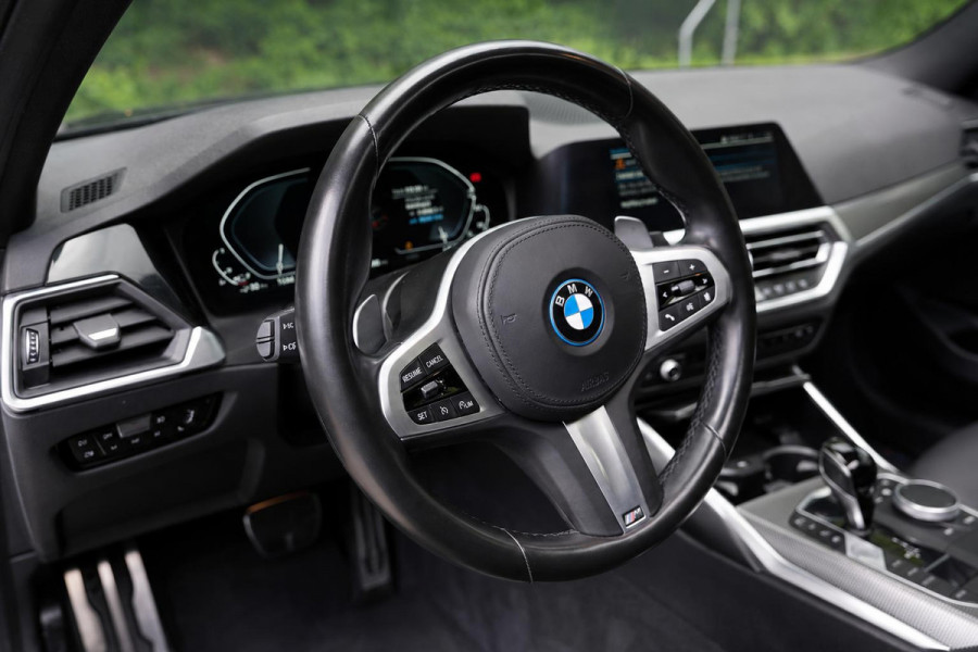 BMW 3 Serie Touring 330e M-Sport | Pano | Trekhaak | 360 camera