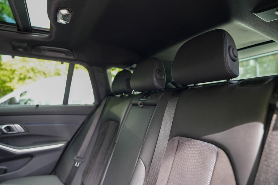 BMW 3 Serie Touring 330e M-Sport | Pano | Trekhaak | 360 camera