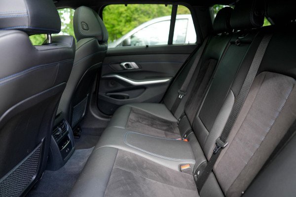 BMW 3 Serie Touring 330e M-Sport | Pano | Trekhaak | 360 camera