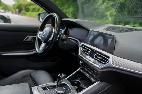 BMW 3 Serie Touring 330e M-Sport | Pano | Trekhaak | 360 camera