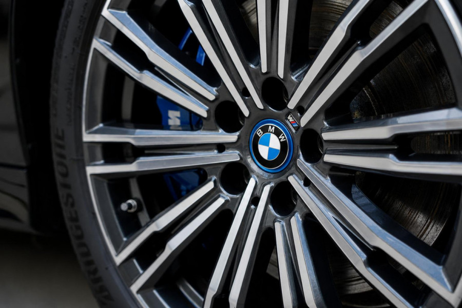 BMW 3 Serie Touring 330e M-Sport | Pano | Trekhaak | 360 camera