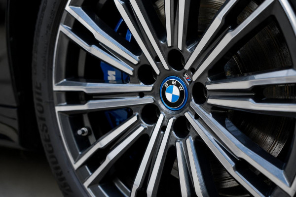 BMW 3 Serie Touring 330e M-Sport | Pano | Trekhaak | 360 camera