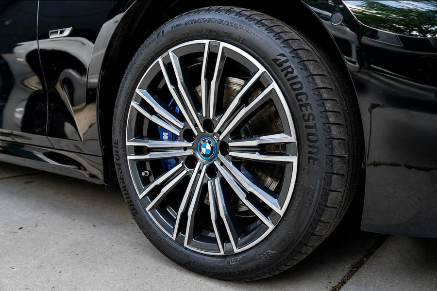 BMW 3 Serie Touring 330e M-Sport | Pano | Trekhaak | 360 camera