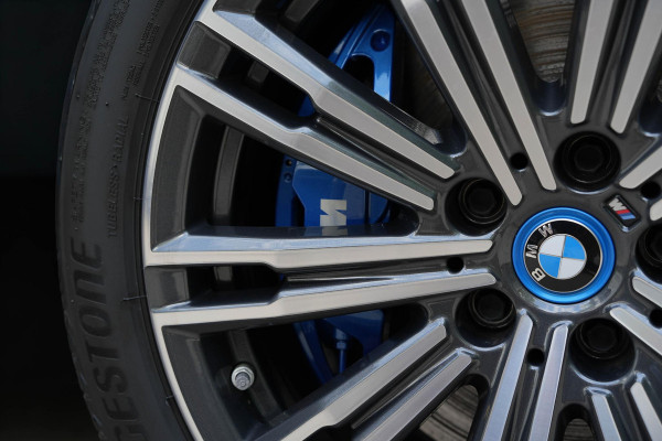 BMW 3 Serie Touring 330e M-Sport | Pano | Trekhaak | 360 camera