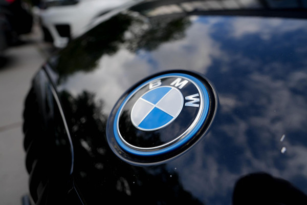 BMW 3 Serie Touring 330e M-Sport | Pano | Trekhaak | 360 camera