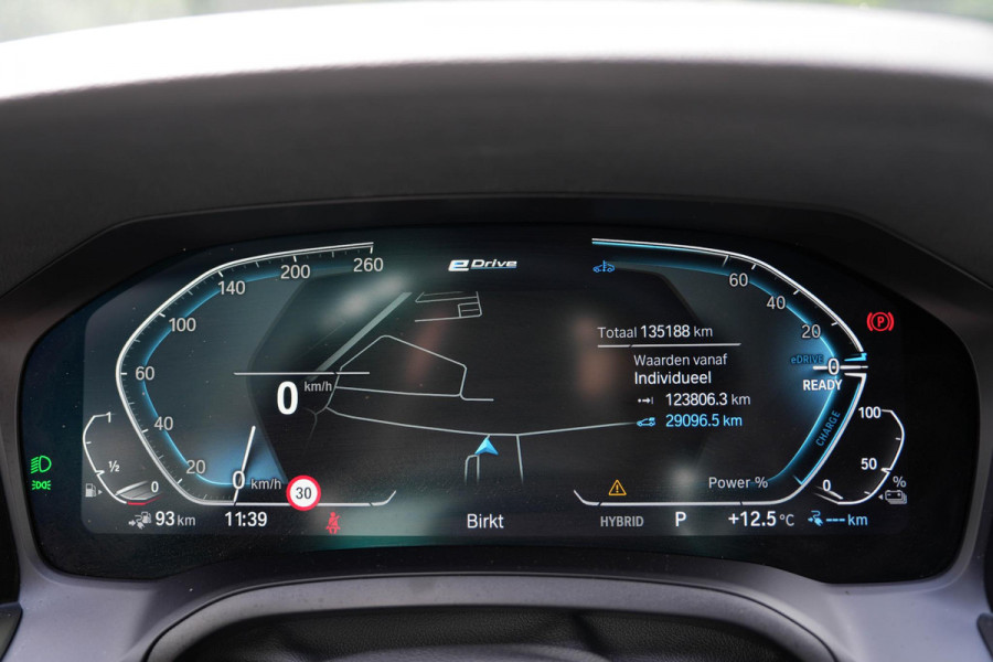 BMW 3 Serie Touring 330e M-Sport | Pano | Trekhaak | 360 camera