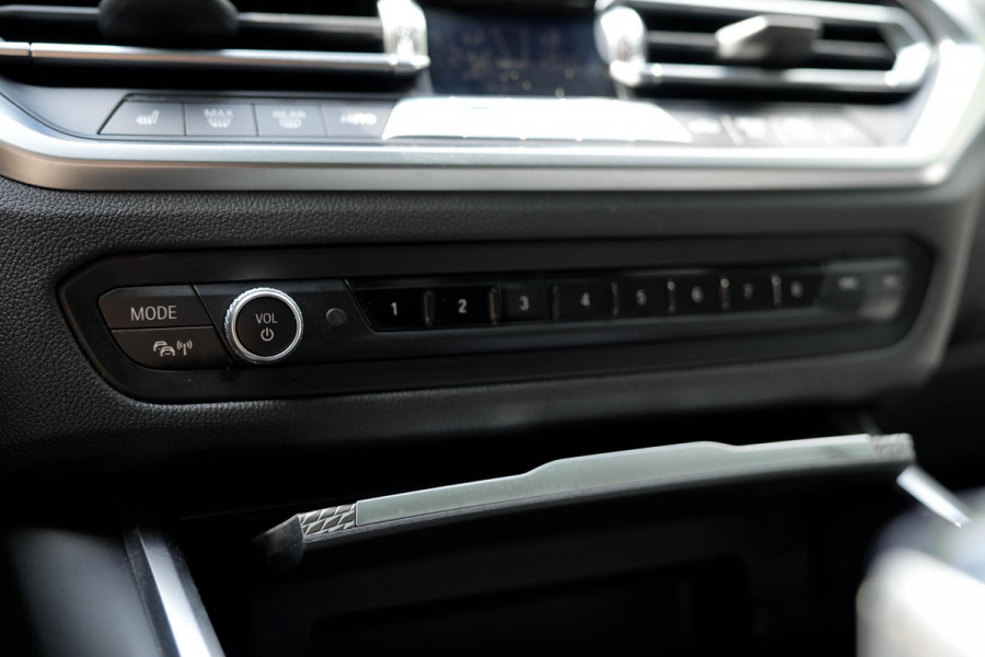 BMW 3 Serie Touring 330e M-Sport | Pano | Trekhaak | 360 camera