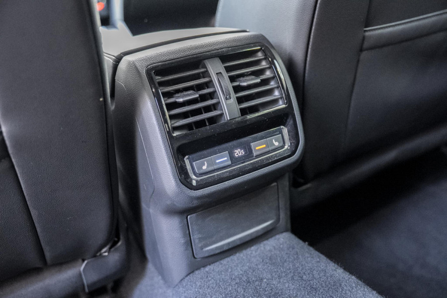 Volkswagen Arteon 2.0 TDI R-Line Business+ IQ Light | Elek Trekhaak | Navigatie | Camera | Dsg