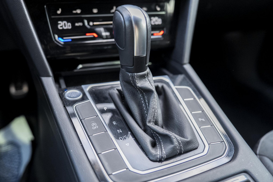 Volkswagen Arteon 2.0 TDI R-Line Business+ IQ Light | Elek Trekhaak | Navigatie | Camera | Dsg