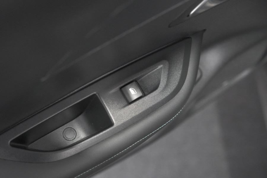 Peugeot 2008 PureTech 130 EAT8 Allure Pack | Camera | Apple CarPlay | Parkeersensoren