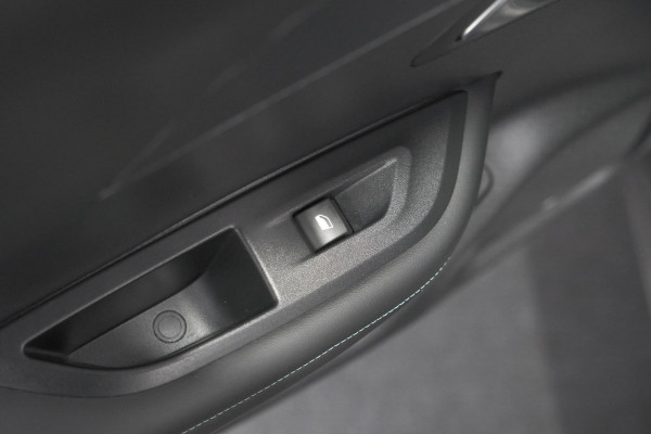 Peugeot 2008 PureTech 130 EAT8 Allure Pack | Camera | Apple CarPlay | Parkeersensoren