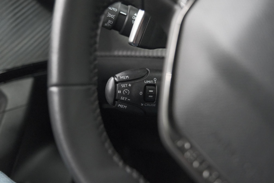 Peugeot 2008 PureTech 130 EAT8 Allure Pack | Camera | Apple CarPlay | Parkeersensoren