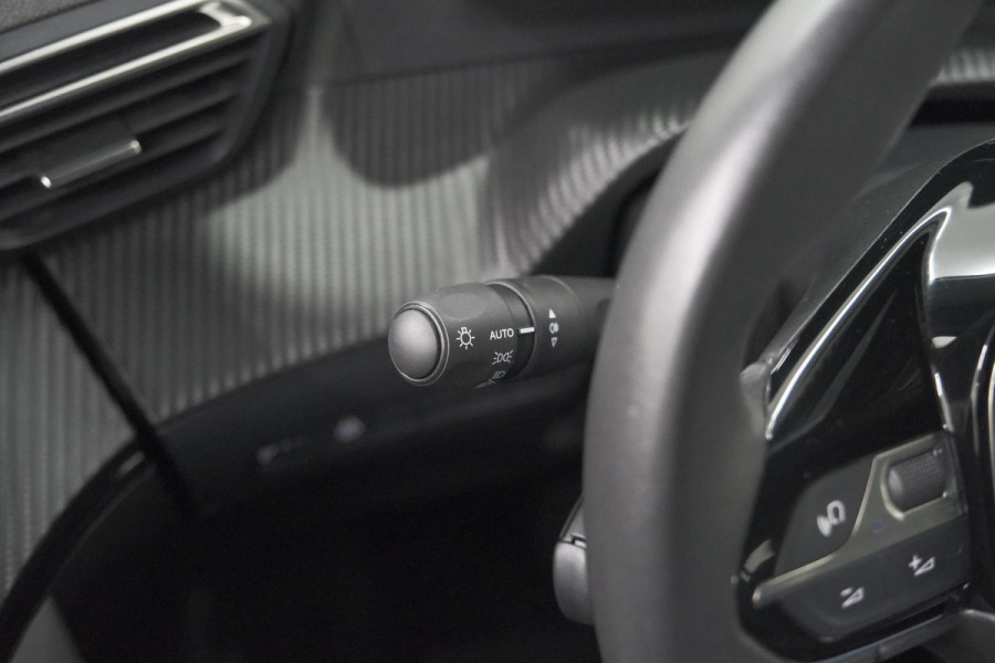 Peugeot 2008 PureTech 130 EAT8 Allure Pack | Camera | Apple CarPlay | Parkeersensoren