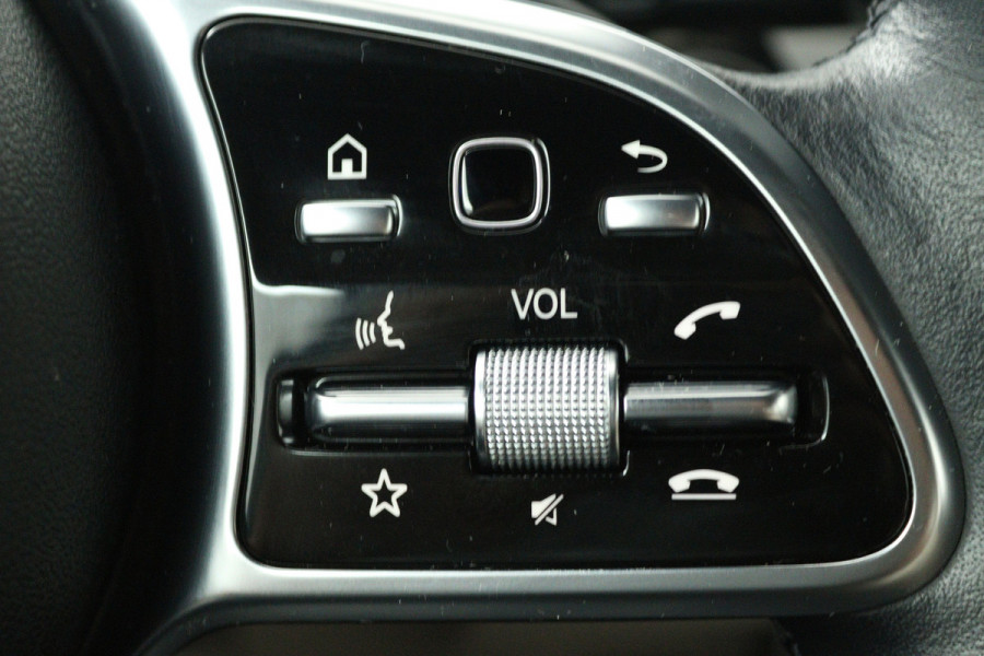 Mercedes-Benz A-Klasse 180 Business Solution Luxury (SFEERVERLICHTING, STOELVERWARMING, 1e EIGENAAR, ACHTERUITRIJCAMERA)
