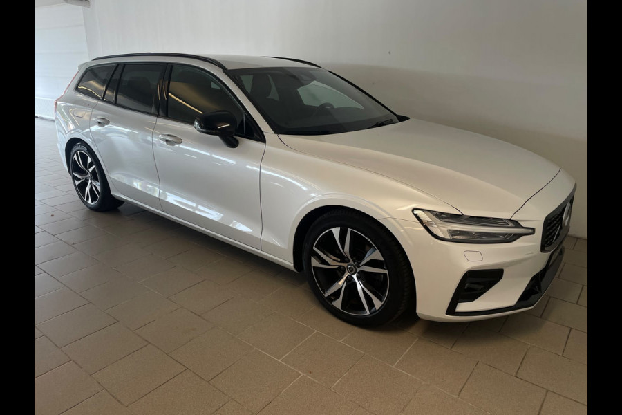 Volvo V60 2.0 B3 R-Design AUTOMAAT AIRCO NAVI CRUISE BLUETOOTH ELEK STOELEN HARMAN KARDON VELGEN CAMERA PRIVACYGLAS NETTE AUTO