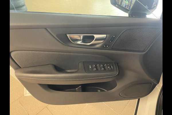 Volvo V60 2.0 B3 R-Design AUTOMAAT AIRCO NAVI CRUISE BLUETOOTH ELEK STOELEN HARMAN KARDON VELGEN CAMERA PRIVACYGLAS NETTE AUTO