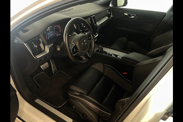 Volvo V60 2.0 B3 R-Design AUTOMAAT AIRCO NAVI CRUISE BLUETOOTH ELEK STOELEN HARMAN KARDON VELGEN CAMERA PRIVACYGLAS NETTE AUTO