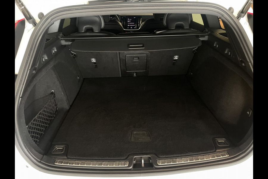 Volvo V60 2.0 B3 R-Design AUTOMAAT AIRCO NAVI CRUISE BLUETOOTH ELEK STOELEN HARMAN KARDON VELGEN CAMERA PRIVACYGLAS NETTE AUTO