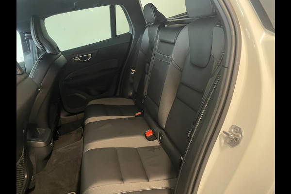 Volvo V60 2.0 B3 R-Design AUTOMAAT AIRCO NAVI CRUISE BLUETOOTH ELEK STOELEN HARMAN KARDON VELGEN CAMERA PRIVACYGLAS NETTE AUTO