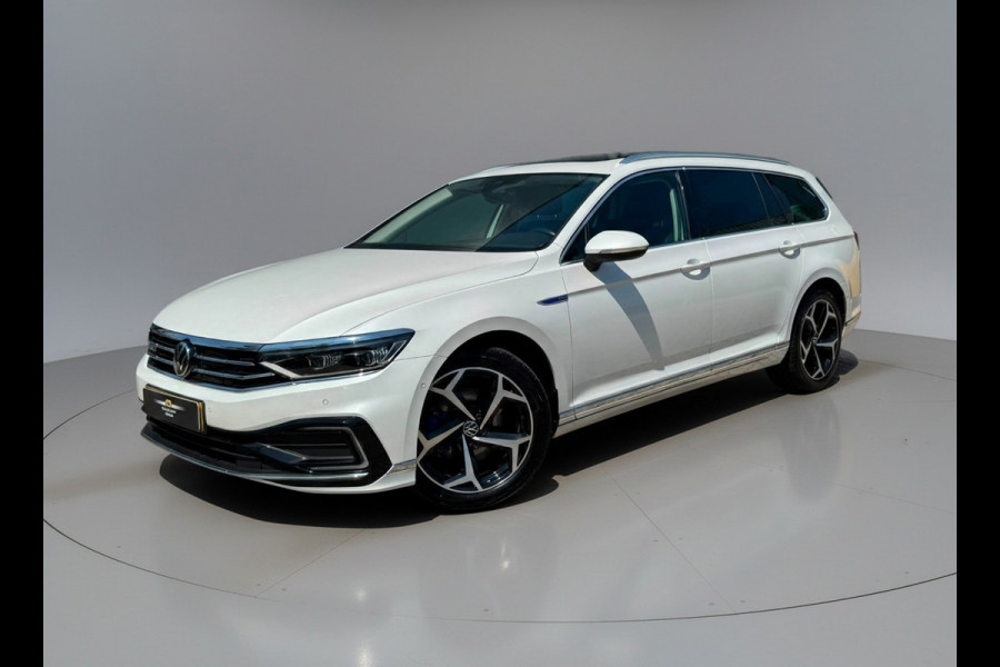 Volkswagen Passat Variant 1.4 TSI * Panoramadak * Stoelen met geheugen * Trekhaak *