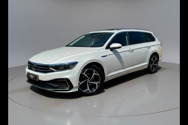 Volkswagen Passat Variant 1.4 TSI * Panoramadak * Stoelen met geheugen * Trekhaak *