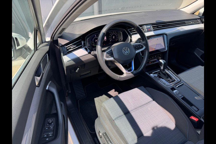Volkswagen Passat Variant 1.4 TSI * Panoramadak * Stoelen met geheugen * Trekhaak *