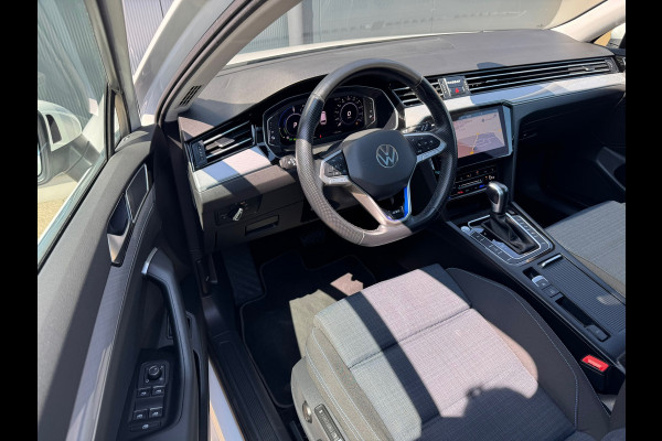 Volkswagen Passat Variant 1.4 TSI * Panoramadak * Stoelen met geheugen * Trekhaak *