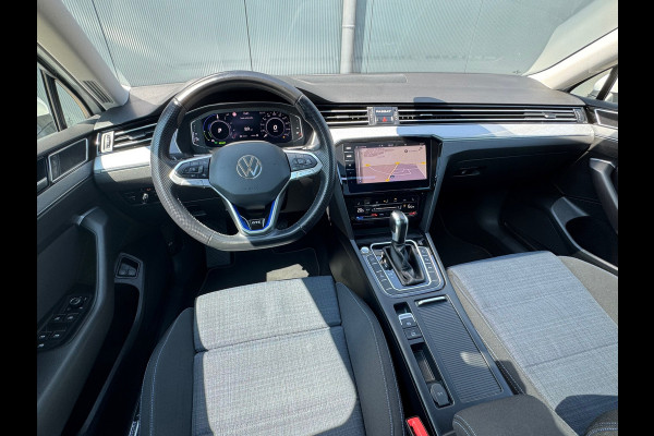 Volkswagen Passat Variant 1.4 TSI * Panoramadak * Stoelen met geheugen * Trekhaak *