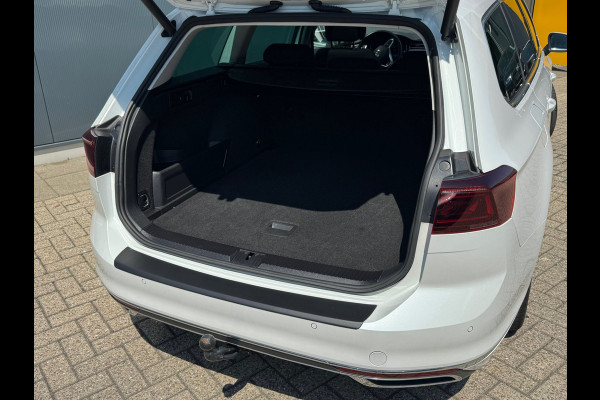 Volkswagen Passat Variant 1.4 TSI * Panoramadak * Stoelen met geheugen * Trekhaak *