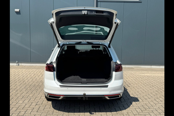 Volkswagen Passat Variant 1.4 TSI * Panoramadak * Stoelen met geheugen * Trekhaak *