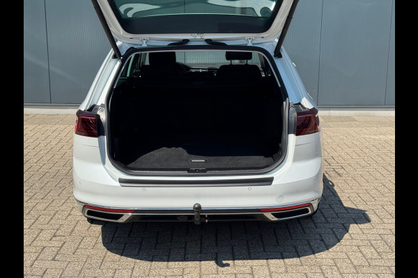Volkswagen Passat Variant 1.4 TSI * Panoramadak * Stoelen met geheugen * Trekhaak *