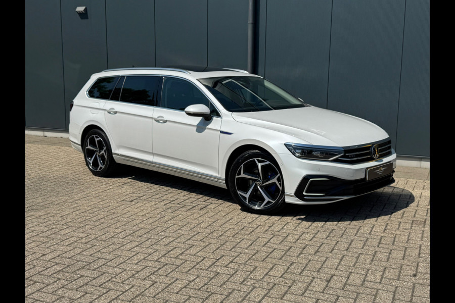 Volkswagen Passat Variant 1.4 TSI * Panoramadak * Stoelen met geheugen * Trekhaak *