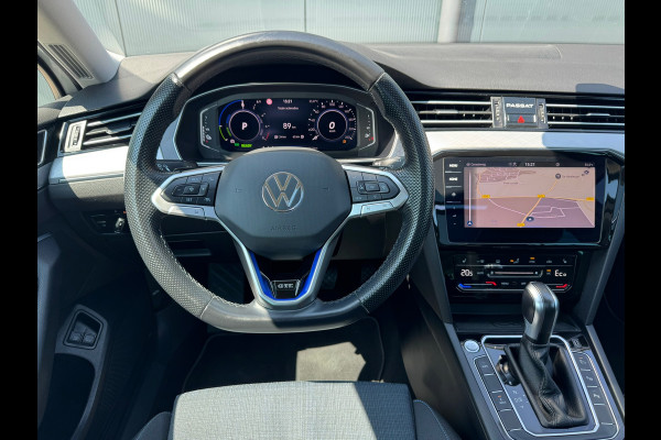 Volkswagen Passat Variant 1.4 TSI * Panoramadak * Stoelen met geheugen * Trekhaak *