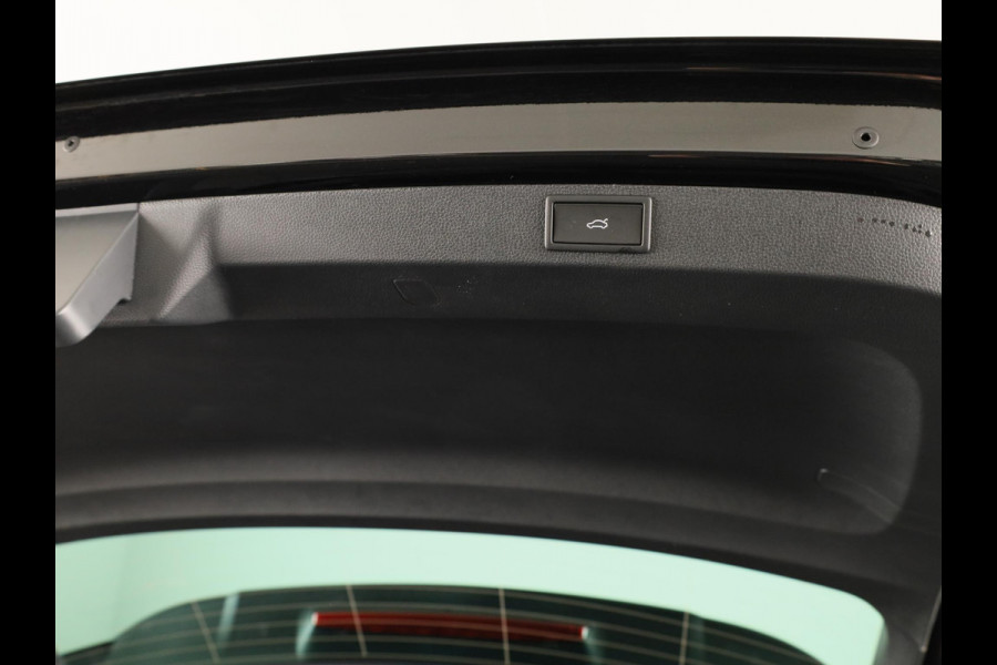 Škoda Karoq Sportline Ultimate 1.5 TSI ACT 150 pk 7 versn. DSG | Wegklapbare Trekhaak | Travel Assist Pakket Plus | Virual Pedal | 19 Inch Velgen Sagitarius