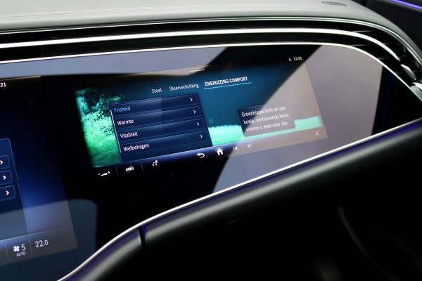 Mercedes-Benz E-Klasse 400 e 4MATIC AMG Line | Luchtvering | Achterasbesturing | Hyperscreen | Distronic+ | Trekhaak | Digital Light | HUD | Burmester | Achterbank Verwarmd |3D-Display |