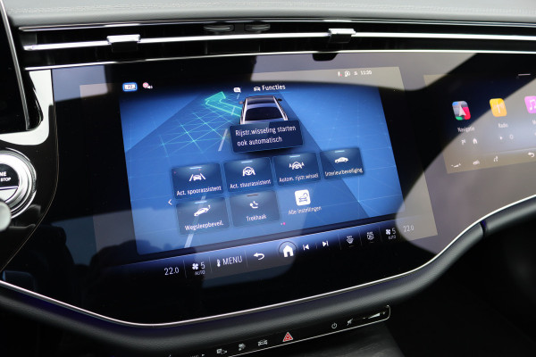 Mercedes-Benz E-Klasse 400 e 4MATIC AMG Line | Luchtvering | Achterasbesturing | Hyperscreen | Distronic+ | Trekhaak | Digital Light | HUD | Burmester | Achterbank Verwarmd |3D-Display |