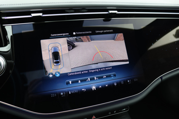 Mercedes-Benz E-Klasse 400 e 4MATIC AMG Line | Luchtvering | Achterasbesturing | Hyperscreen | Distronic+ | Trekhaak | Digital Light | HUD | Burmester | Achterbank Verwarmd |3D-Display |