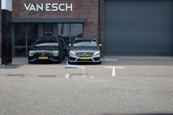 Mercedes-Benz E-Klasse 400 e 4MATIC AMG Line | Luchtvering | Achterasbesturing | Hyperscreen | Distronic+ | Trekhaak | Digital Light | HUD | Burmester | Achterbank Verwarmd |3D-Display |