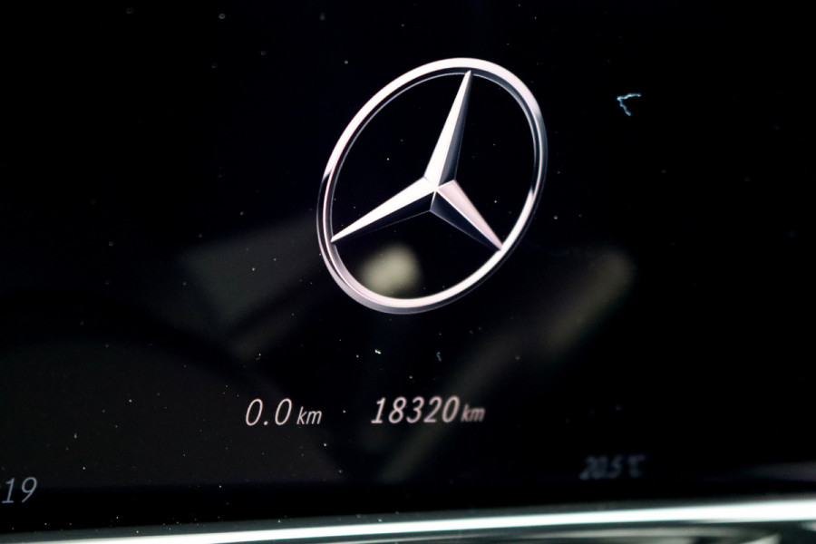 Mercedes-Benz E-Klasse 400 e 4MATIC AMG Line | Luchtvering | Achterasbesturing | Hyperscreen | Distronic+ | Trekhaak | Digital Light | HUD | Burmester | Achterbank Verwarmd |3D-Display |