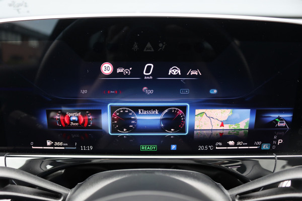 Mercedes-Benz E-Klasse 400 e 4MATIC AMG Line | Luchtvering | Achterasbesturing | Hyperscreen | Distronic+ | Trekhaak | Digital Light | HUD | Burmester | Achterbank Verwarmd |3D-Display |