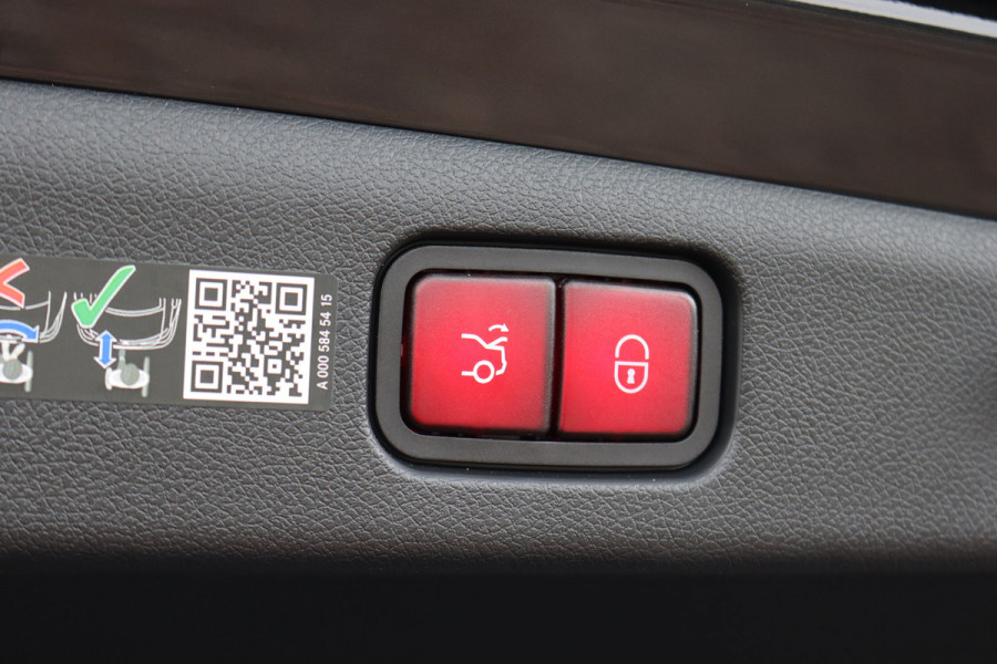 Mercedes-Benz E-Klasse 400 e 4MATIC AMG Line | Luchtvering | Achterasbesturing | Hyperscreen | Distronic+ | Trekhaak | Digital Light | HUD | Burmester | Achterbank Verwarmd |3D-Display |