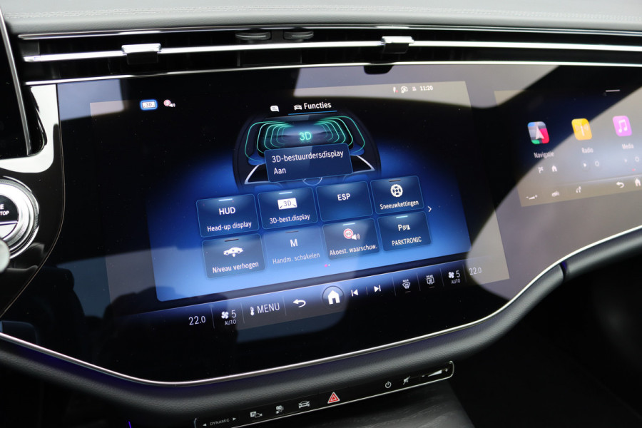 Mercedes-Benz E-Klasse 400 e 4MATIC AMG Line | Luchtvering | Achterasbesturing | Hyperscreen | Distronic+ | Trekhaak | Digital Light | HUD | Burmester | Achterbank Verwarmd |3D-Display |