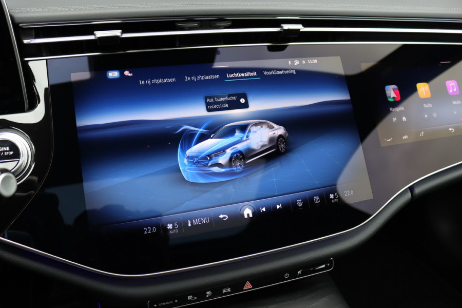 Mercedes-Benz E-Klasse 400 e 4MATIC AMG Line | Luchtvering | Achterasbesturing | Hyperscreen | Distronic+ | Trekhaak | Digital Light | HUD | Burmester | Achterbank Verwarmd |3D-Display |