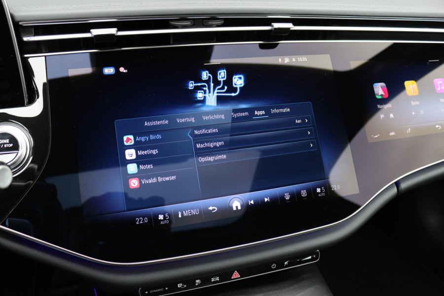 Mercedes-Benz E-Klasse 400 e 4MATIC AMG Line | Luchtvering | Achterasbesturing | Hyperscreen | Distronic+ | Trekhaak | Digital Light | HUD | Burmester | Achterbank Verwarmd |3D-Display |